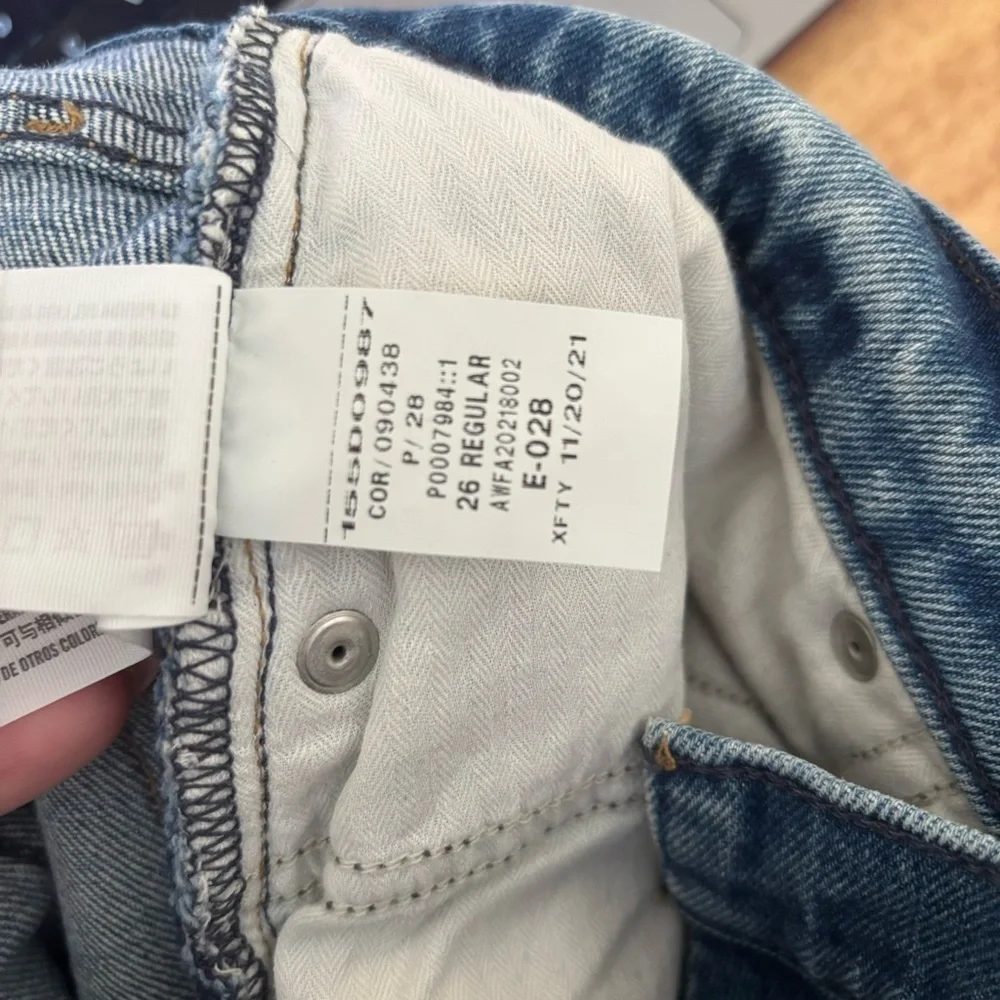 Abercrombie & Fitch | 90’s Straight Ultra High Rise Jean Size 26 / 2R Curve Love - Picture 12 of 12